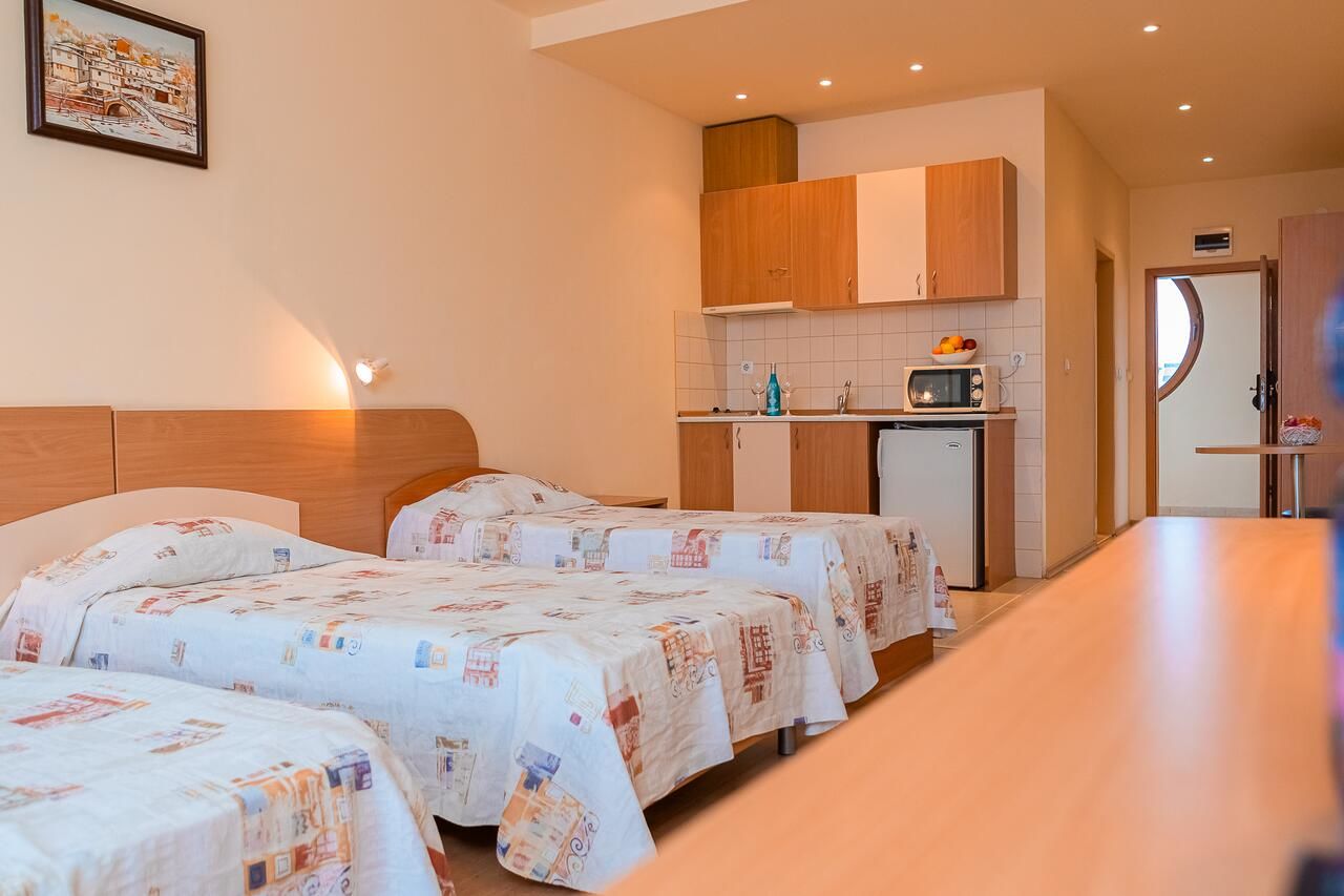 Отель Hotel Avenue Солнечный Берег-11