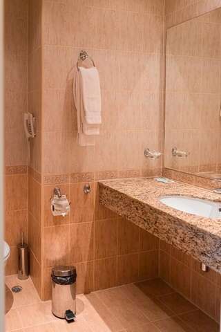 Отель Hotel Avenue Солнечный Берег Трехместный номер-14