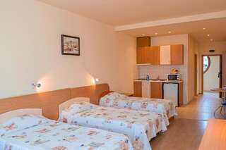 Отель Hotel Avenue Солнечный Берег Трехместный номер-23